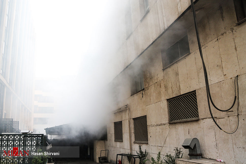 افزایش حجم دود در محل حادثه ساختمان وزارت نیرو + عکس