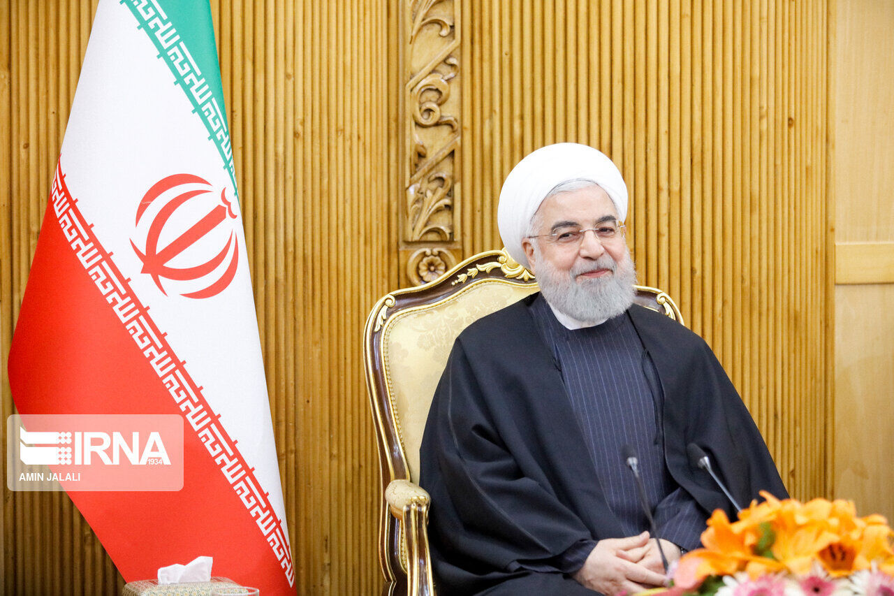 روحانی: تحریم ۲۰۰ میلیارد دلار درآمد کشور را کاهش داد/ چرا مردم را ناامید می‌کنید و می‌گویید آینده بد است؟