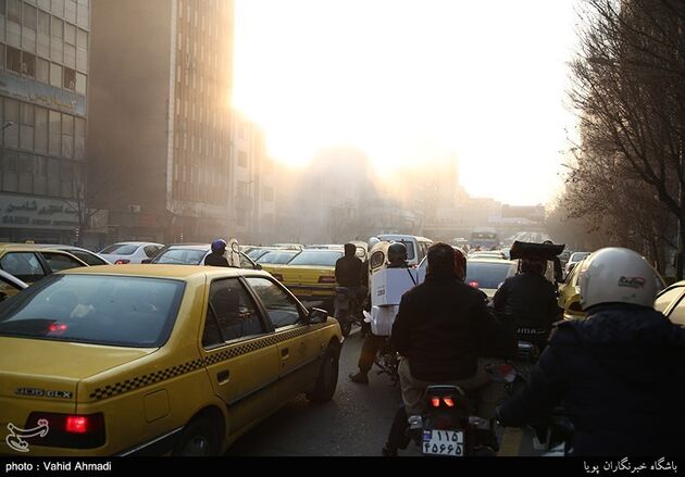 آتش سوزی خودرو در میدان هفتم تیر