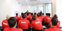 شتاب رشد رونیکس با نیروی انسانی متخصص