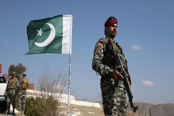 حملات ارتش پاکستان به تروریست‌های مسلح / ۳ نظامی کشته شدند 
