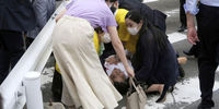 جزئیاتی جدید از ترور شینزو آبه/ قاتل او چه کسی است؟/ مردم محل حادثه را گلباران کردند + تصاویر