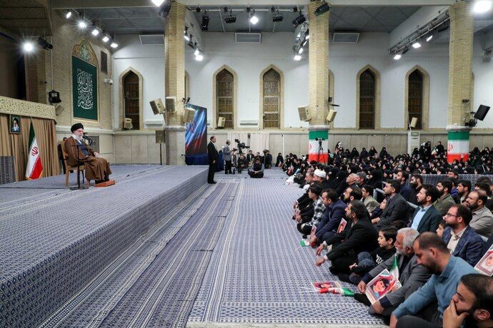 تصاویری خاص و دیدنی از دیدار دانش آموزان با رهبر انقلاب