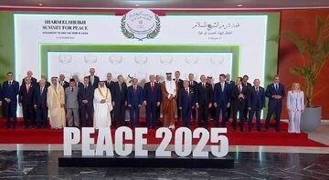 حضور یک مهمان عجیب در مراسم صلح غزه در شرم‌الشیخ!+ عکس