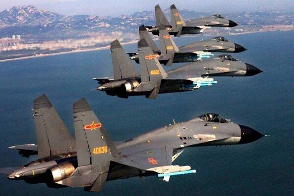 پرواز ۴۶ جنگنده چینی در اطراف تایوان/ شیپور جنگ نواخته شد؟