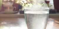 فواید شگفت‌انگیز نوشیدن آب گرم با معده خالی