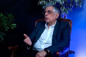 هشدار کرباسچی درباره پیامدهای مقابله نظامی، اقتصادی و سیاسی آمریکا با ایران | اصلاحات اقتصادی بدون «دیپلماسی تنظیم‌شده» ممکن نیست