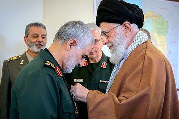 عکسی از دستخط رهبر انقلاب بعد از شهادت سردار سلیمانی