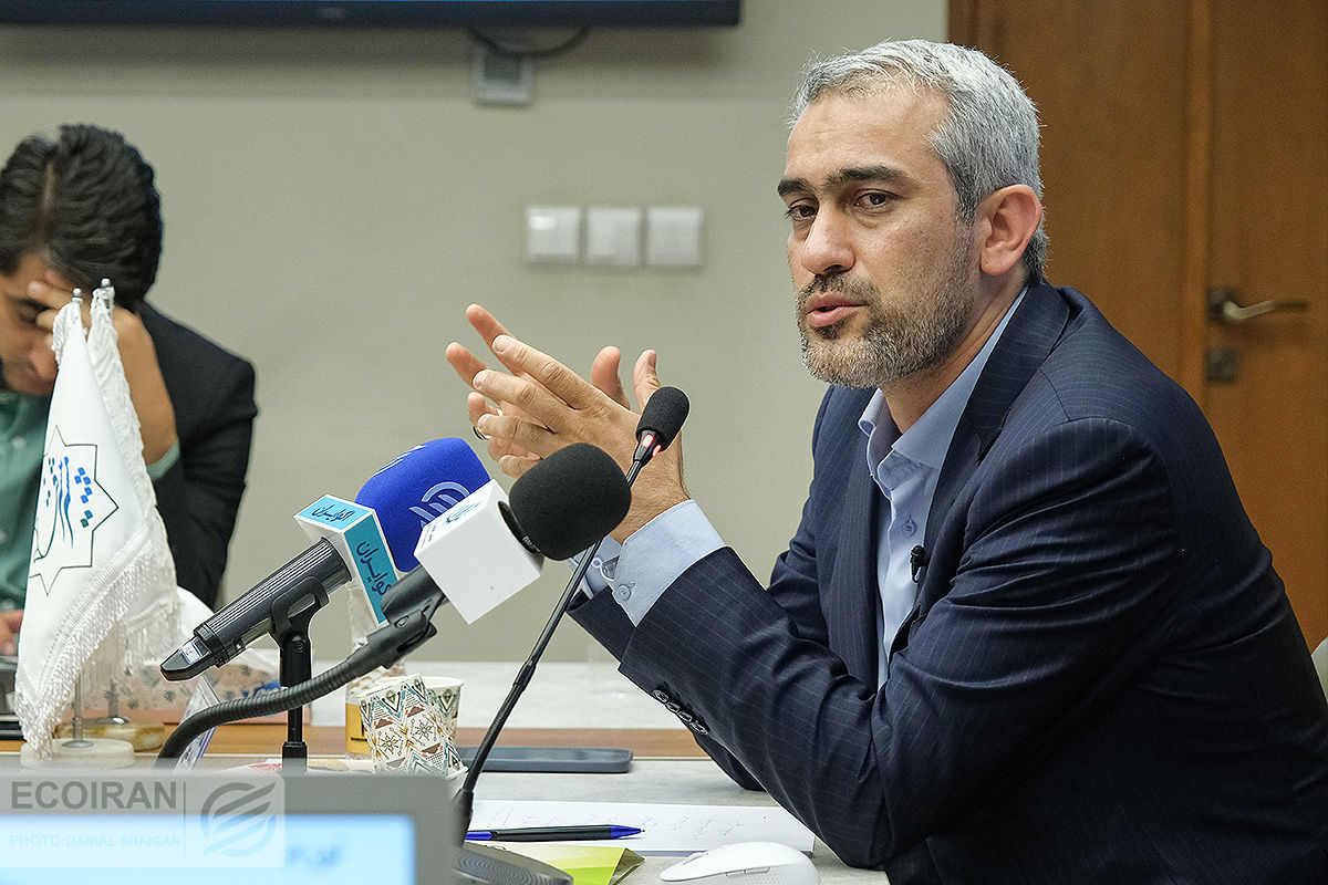  واکنش احمد زیدآبادی به انتخاب مدنی زاده به عنوان گزینه تصدی وزارت اقتصاد 