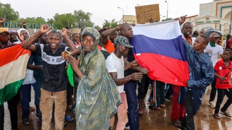فرانسه به نیجر حمله نظامی می‌کند؟