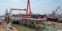 خروج نخستین ناو هواپیمابر چین از کارخانه کشتی سازی