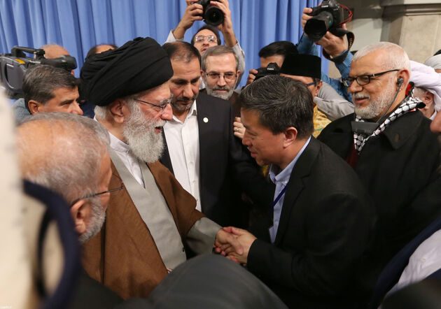 تصاویر دیدار مسئولان نظام، مهمانان کنفرانس وحدت و سفرای کشورهای اسلامی با رهبری