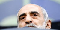 پس لرزه دیدار علی کریمی و رئیس جمهور آلمان /کیهان: مخالفان جمهوری اسلامی درپیت و بی سواد هستند!