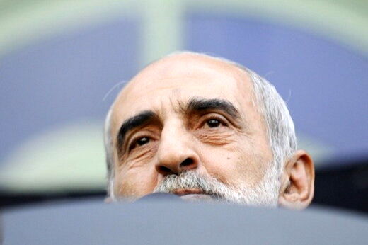 پس لرزه دیدار علی کریمی و رئیس جمهور آلمان /کیهان: مخالفان جمهوری اسلامی درپیت و بی سواد هستند!