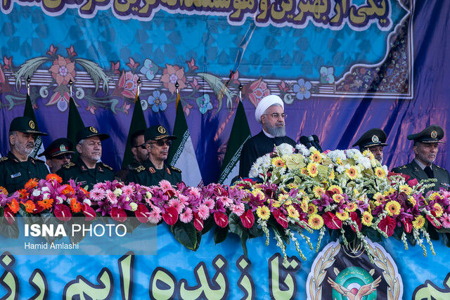 روحانی: ارتش همیشه برای پاسداری از استقلال کشور فداکاری  کرده است