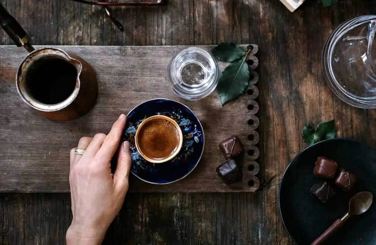 قهوه را هوشمندانه بنوشید؛ این ساعت طلایی انرژی شما را چند برابر می‌کند