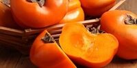 این افراد دور خوردن خرمالو را خط بکشند
