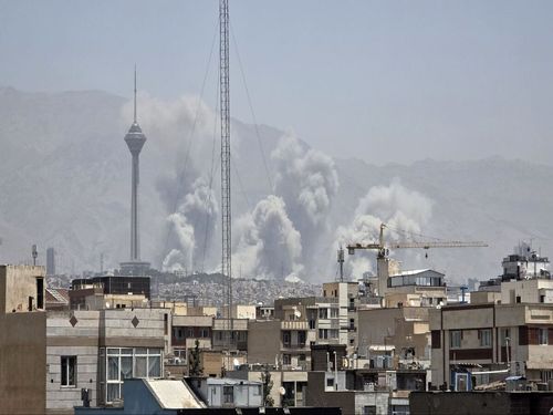 پیامدهای اقتصادی جنگ فرسایشی از نگاه یک اقتصاددان | دولت باید بسته‌های حمایتی برای شاغلان بخش خصوصی در نظر گیرد