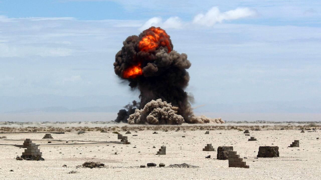 انفجار ۲ بمب در میدان نفتی/ چه کسانی مسئول انفجار هستند؟

