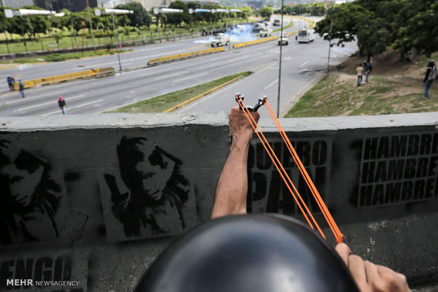 تظاهرات ضد دولتی در خیابان های کاراکاس، پایتخت ونزوئلا وارد چهارمین ماه خود شده است.