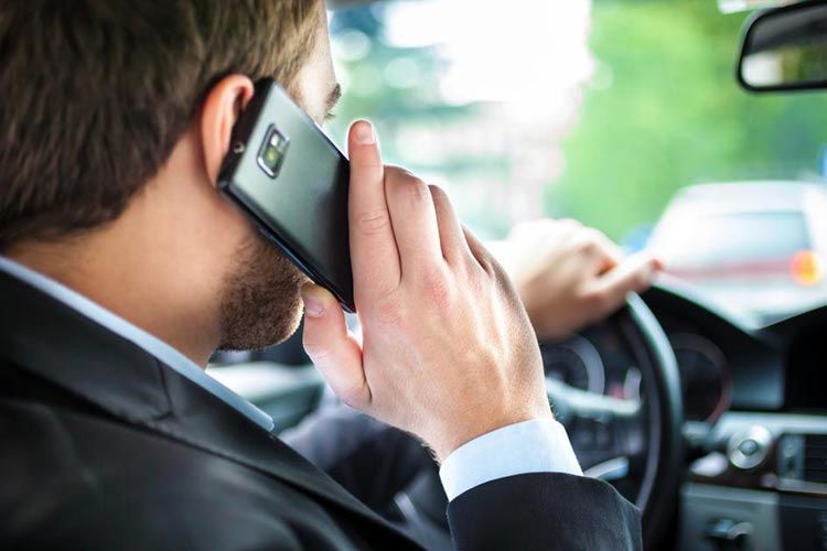 هشدار به راننده برای استفاده از تلفن همراه