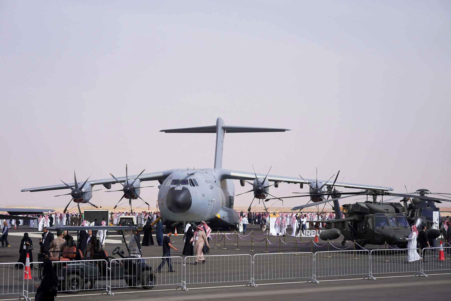 جولان جنگنده‌های نسل پنجم در آسمان عربستان/ چه کسانی مشتری جنگنده‌های چینی هستند؟