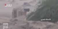 مقابله شجاعانه سرباز یمنی با ماشین‌های جنگی سعودی