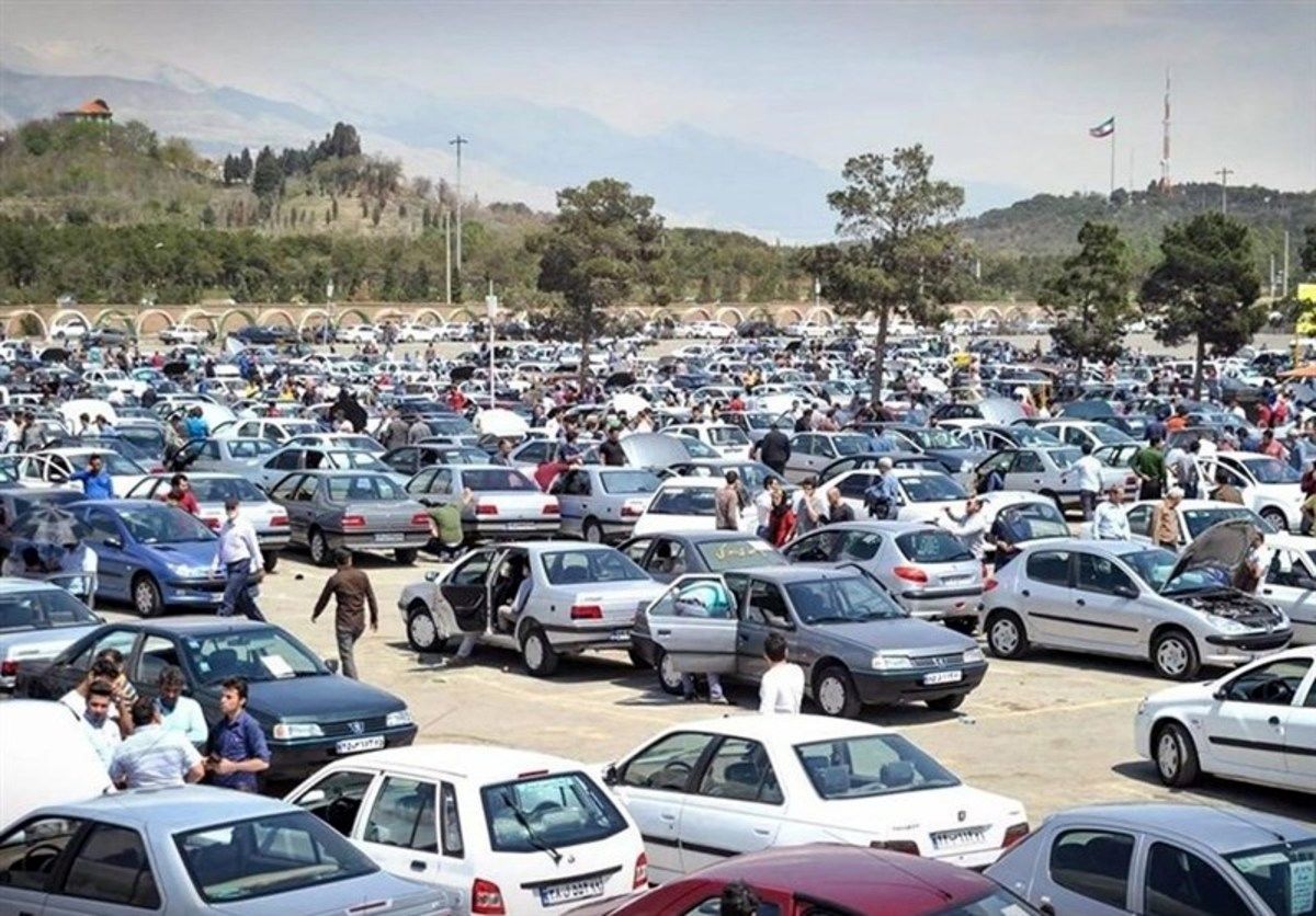انتظار خودروسازان برای افزایش قیمت / ۱۵۰ هزار خودرو در پارکینگ خودروسازان