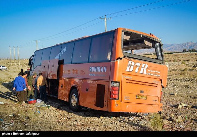 واژگونی اتوبوس دختران دانش‌آموز در استان فارس