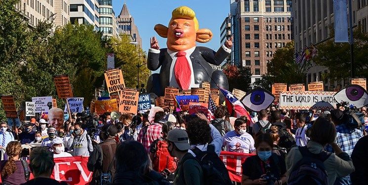تجمع معترضان مقابل کاخ سفید: ترامپ تو اخراجی!