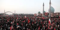 آغاز اقامه نماز بر پیکر رهبر شهید توسط آیت الله جوادی آملی + فیلم