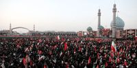 آغاز اقامه نماز بر پیکر رهبر شهید توسط آیت الله جوادی آملی + فیلم