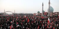 آغاز اقامه نماز بر پیکر رهبر شهید توسط آیت الله جوادی آملی + فیلم