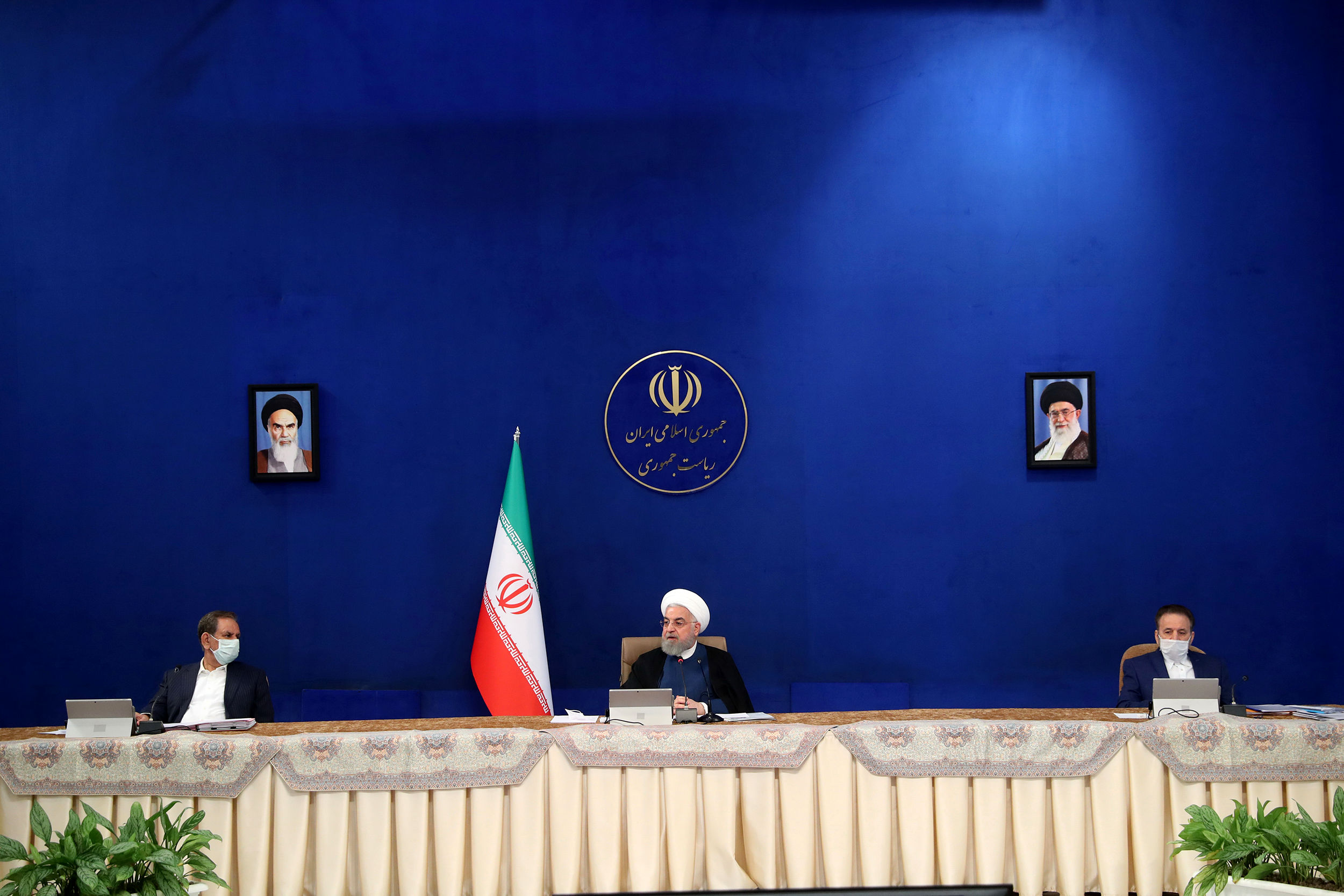 فیلم| روحانی: کسی که به طرح اقتصادی دولت ایراد می گیرد راه حل را هم بگوید