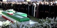 اولین حضور فرزندان رهبر شهید انقلاب در انظار عمومی پس از جنگ/ عمامه مشکی رهبری بر روی تابوت بود/ حجت الاسلام مسعود خامنه ای با چفیه صورتش را پوشانده و گریه می کرد