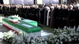 اولین حضور فرزندان رهبر شهید انقلاب در انظار عمومی پس از جنگ/ عمامه مشکی رهبری بر روی تابوت بود/ حجت الاسلام مسعود خامنه ای با چفیه صورتش را پوشانده و گریه می کرد