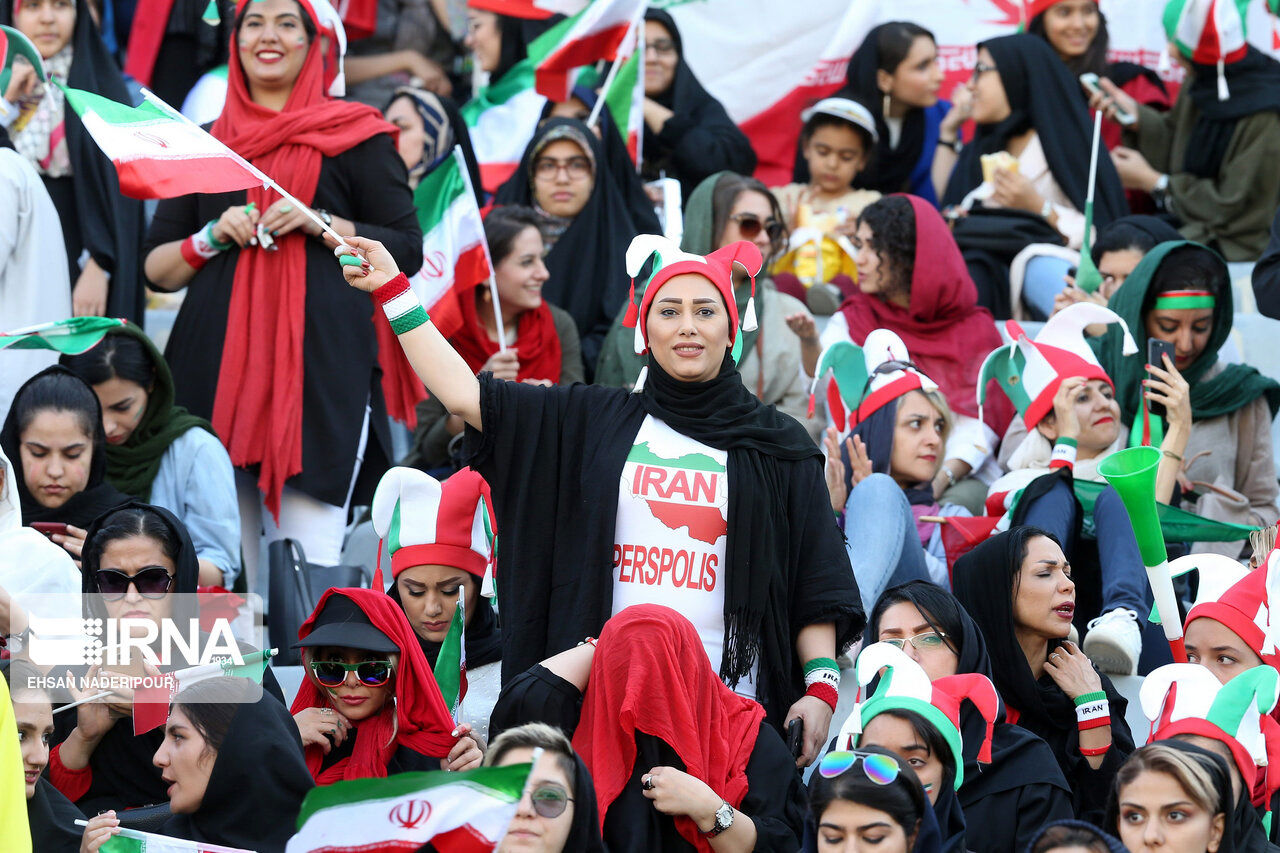 تصاویر منتخب نخستین حضور قانونی زنان ایرانی در ورزشگاه آزادی