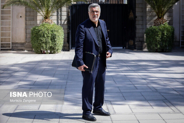 وزیر بهداشت: چه در داروهای تولید داخل و چه واردات وضع ما از گذشته بهتر است