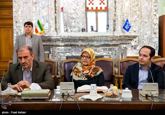 دیدار اعضای شورای شهر تهران با رئیس مجلس