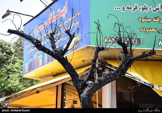 تصاویر آتش سوزی زنجیره‌ای خودروها در تهران