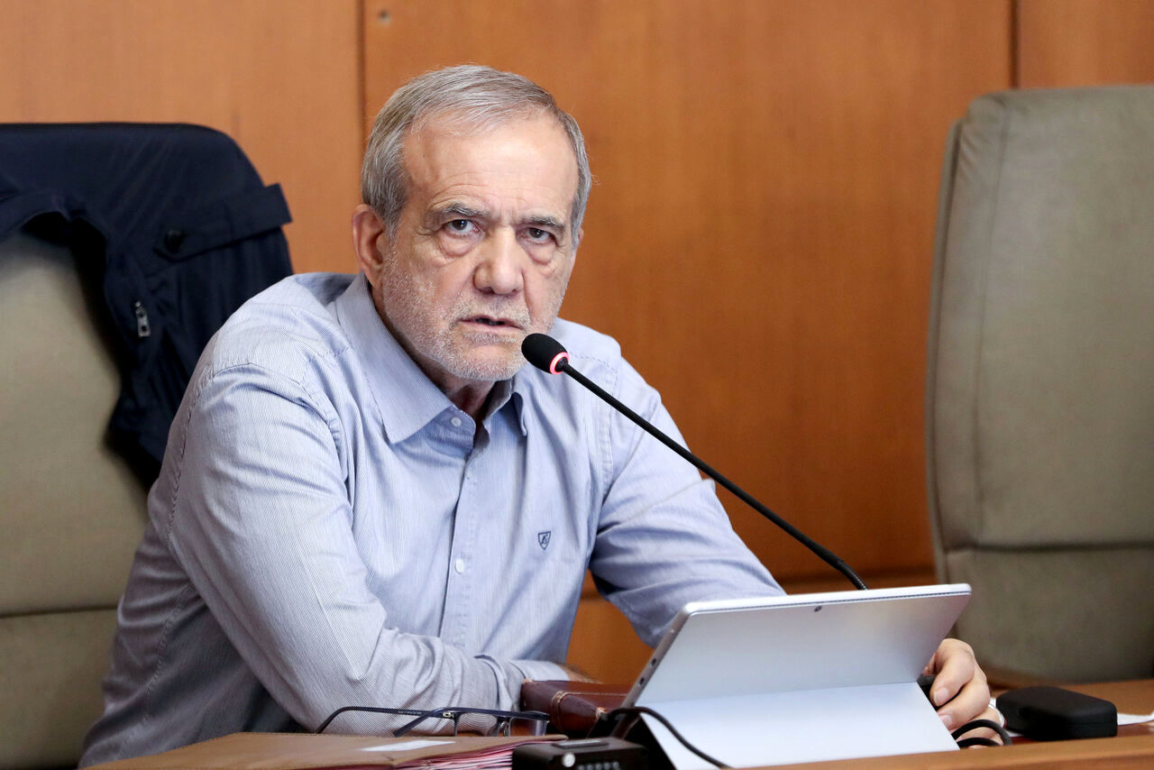 پزشکیان: رعایت قوانین عفاف و حجاب باید از سوی مدیران و کارکنان دستگاه‌ها آغاز شود