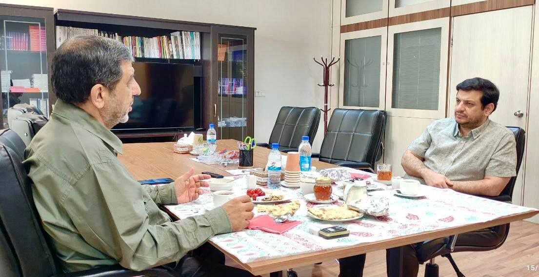 صبحانه سیاسی ضرغامی با رائفی پور / ماجرای دیالوگ فیلم «ناخدا خورشید» چیست؟+ عکس 2