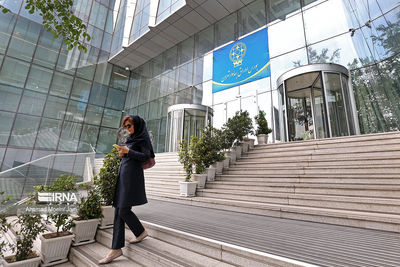 تحلیلگر بازار سرمایه به سهامداران خُرد: مستقیم وارد بورس نشوید | بازار تازه حرکت صعودی را آغاز کرده است