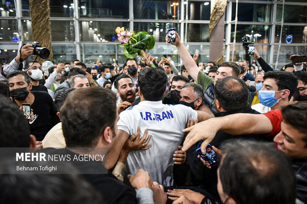 3923535_20.بازگشت-تیم-ملی-کشتی-فرنگی