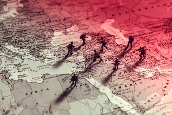 دوگانه تهدید نظامی و مذاکره در خاورمیانه | منطقه در یک بزنگاه تاریخی حساس | جرقه های جنگ جدید زده می‌شود؟