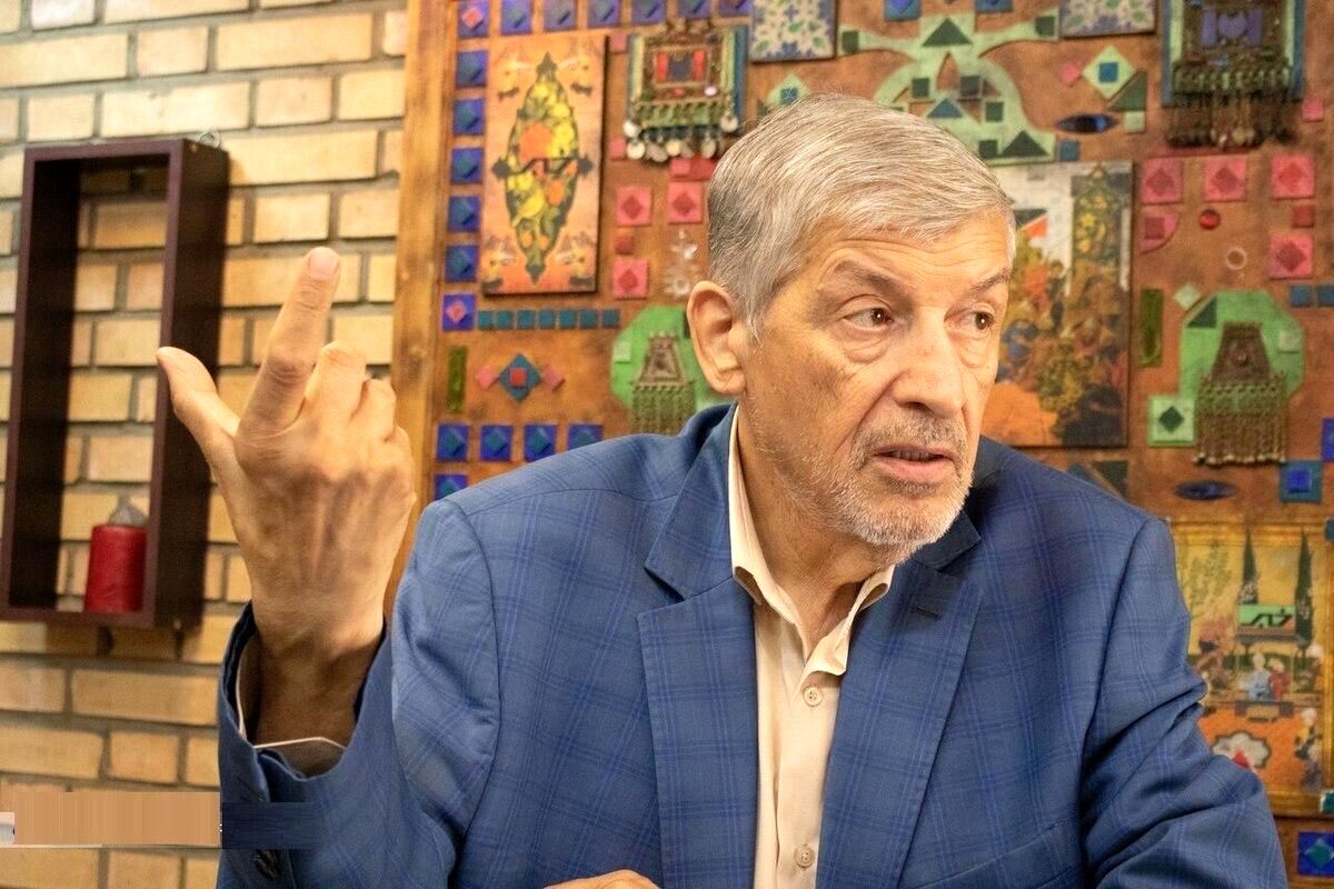 منصور حقیقت پور: ظریف و روحانی حق ندارند قاعدهی بازی را برهم بزنند / همین آقای ثابتی و دیگر تندروها حق ندارند حرف اضافی بزنند