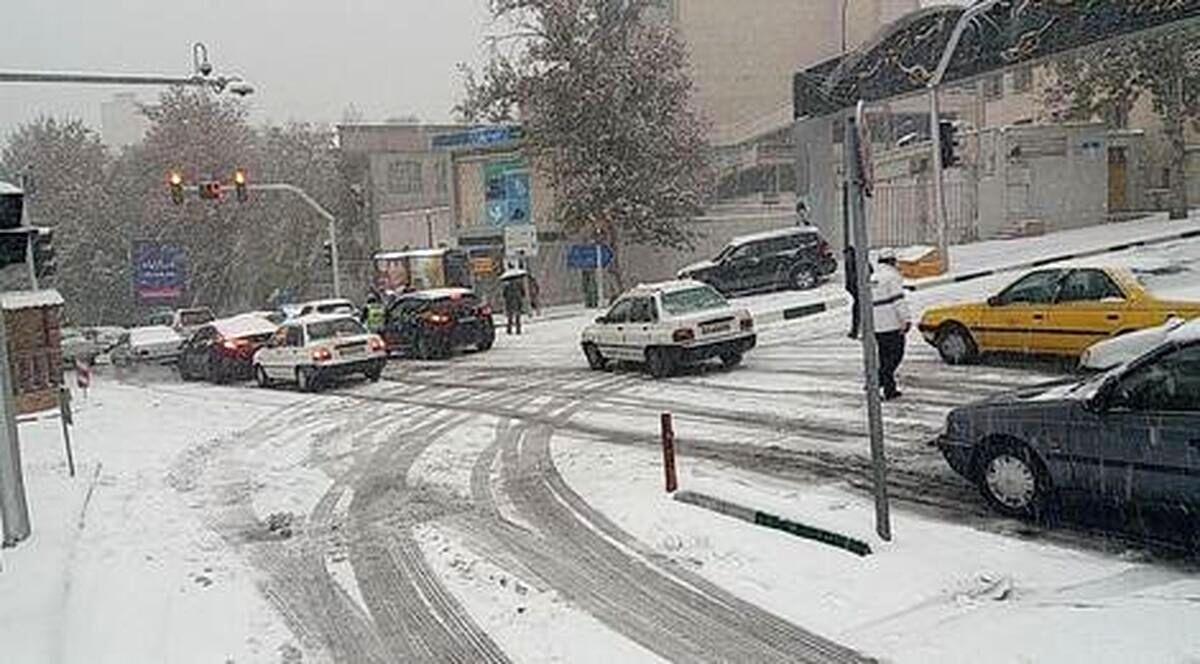 تصاویری از بارش سنگین برف در تهران 