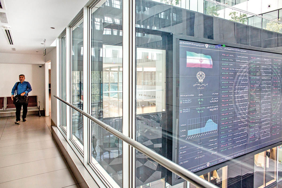 لیدر بازار سرمایه تغییر می‌کند؟ | میرمعینی: کارگزاری‌های بورسی کوچک و گمنام  باید ادغام یا منحل شوند زیرا...