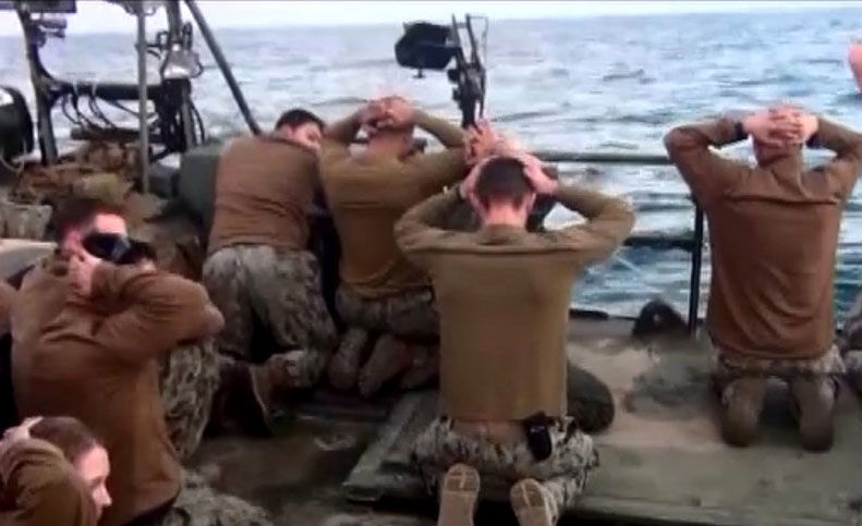 تصویر آرشیوی/ دستگیری ملوانان آمریکایی در آب های سرزمینی ایران در خلیج فارس