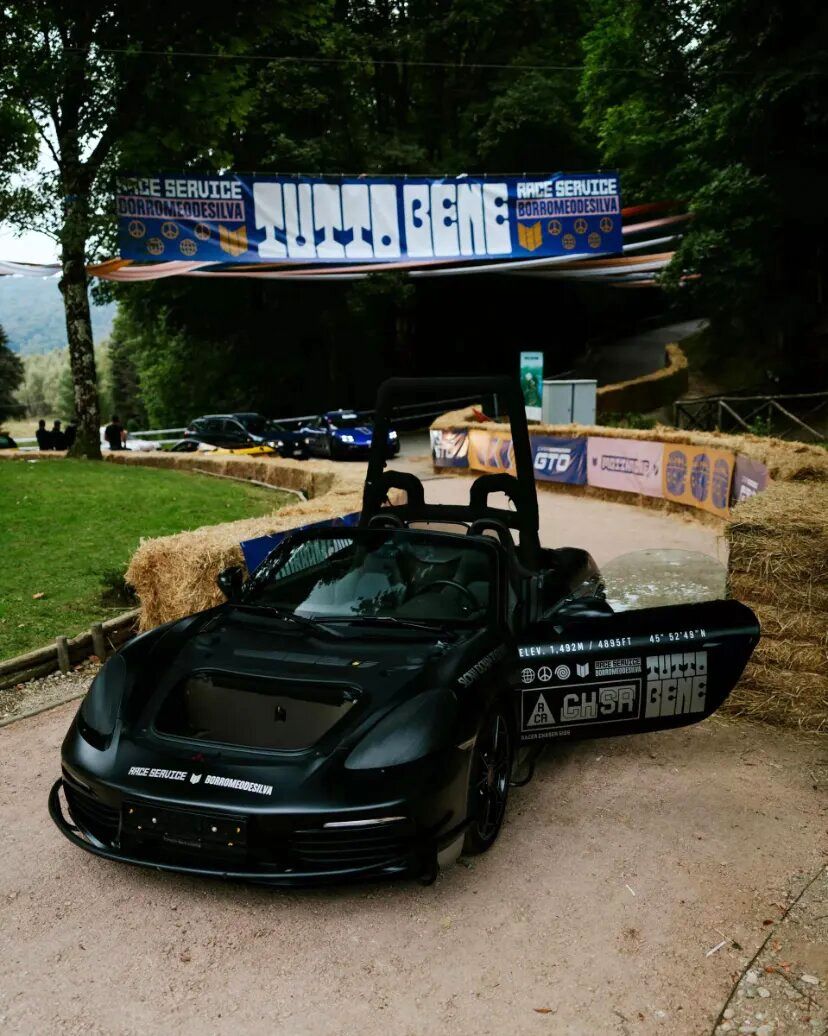 این خودرو فقط یک هدف دارد: عکاسی از پورشه!